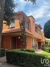 NEX-223445 - Casa en Venta, con 4 recamaras, con 2 baños, con 200 m2 de construcción.