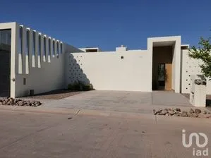 NEX-281529 - Casa en Venta, con 3 recamaras, con 2 baños, con 109 m2 de construcción en Privanzas, CP 81293, Sinaloa.