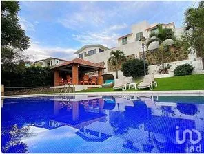 NEX-281599 - Casa en Renta, con 3 recamaras, con 2 baños, con 180 m2 de construcción en Lomas de Cocoyoc, CP 62847, Morelos.