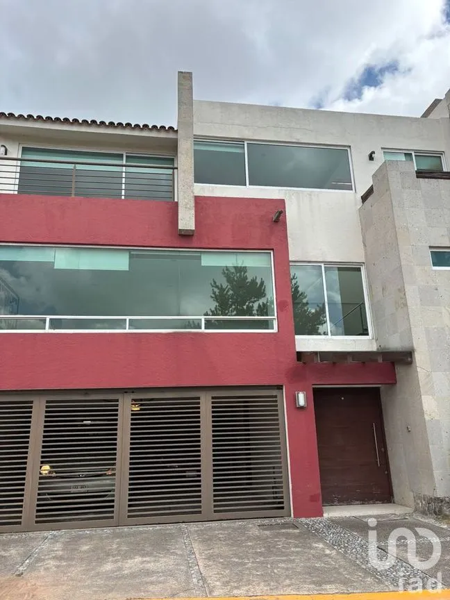 Casa en Venta en Bosque Esmeralda, Atizapán de Zaragoza, Estado de México | NEX-281788 | iad México | Foto 1 de 48