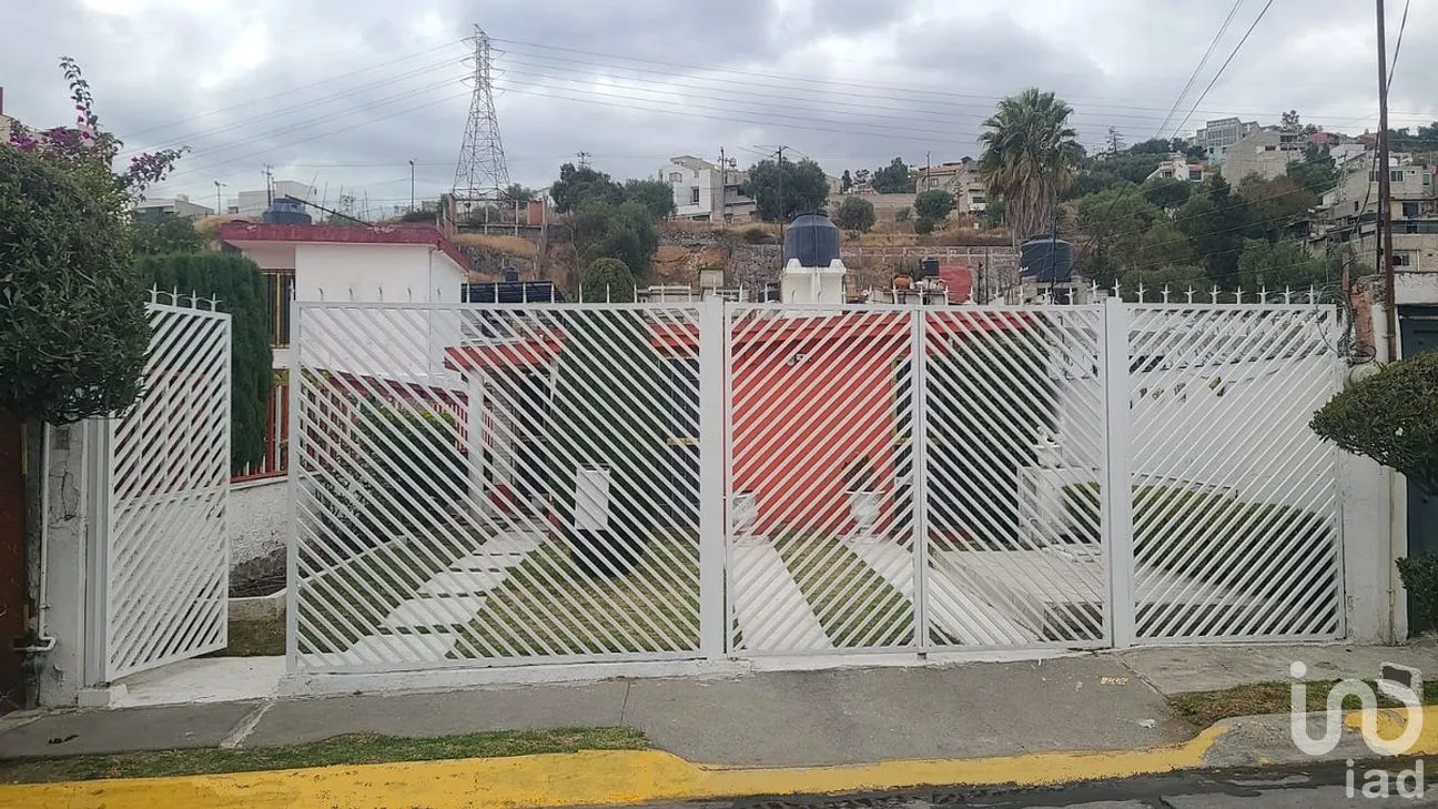 Casa en Venta en Los Pirules, Tlalnepantla de Baz, Estado de México | NEX-282009 | iad México | Foto 1 de 27