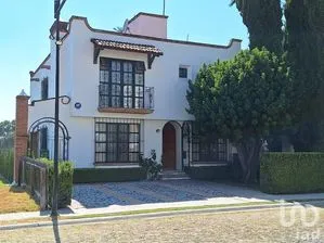 NEX-288908 - Casa en Venta, con 3 recamaras, con 2 baños, con 270 m2 de construcción en Club de Golf Tequisquiapan, CP 76799, Querétaro.