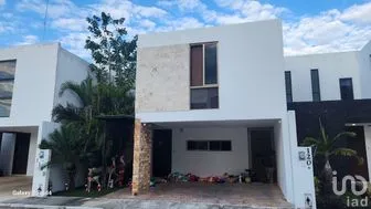 NEX-291647 - Casa en Venta, con 3 recamaras, con 4 baños, con 248.53 m2 de construcción en Praderas del Mayab, CP 97347, Yucatán.