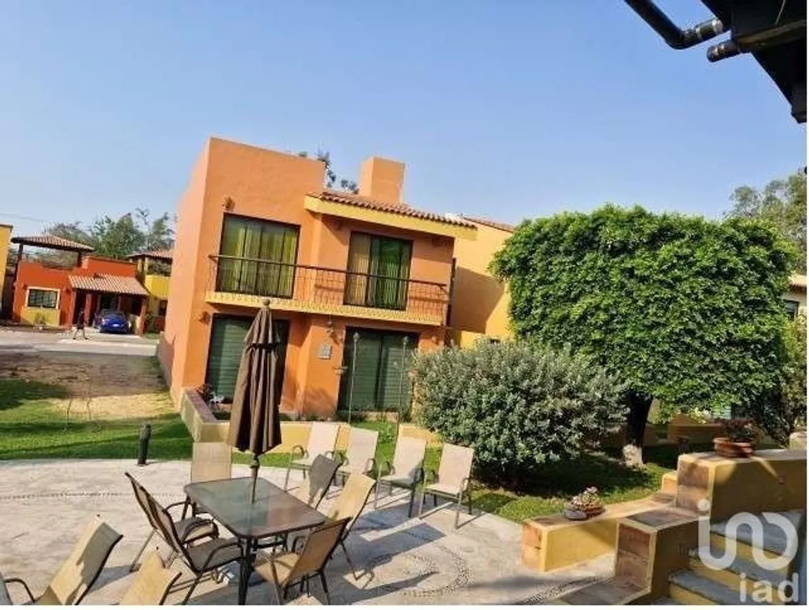 Casa en Venta en San Antonio Tlayacapan, Chapala, Jalisco | NEX-229103 | iad México | Foto 1 de 13
