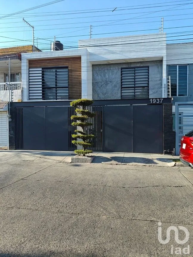 Casa en Venta en Jardines Alcalde, Guadalajara, Jalisco | NEX-288951 | iad México | Foto 1 de 21