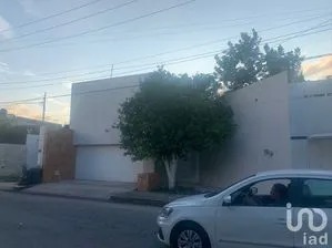 NEX-210535 - Casa en Venta, con 3 recamaras, con 3 baños, con 400 m2 de construcción.