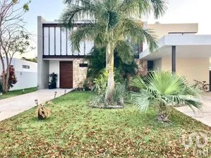 NEX-227932 - Casa en Venta, con 4 recamaras, con 7 baños, con 486 m2 de construcción en La Rejoyada, CP 97307, Yucatán.