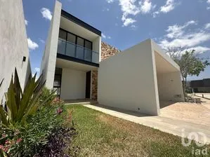 NEX-267635 - Casa en Venta, con 4 recamaras, con 4 baños, con 314 m2 de construcción en Tixcuytún, CP 97305, Yucatán.
