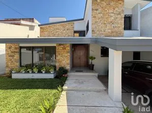 NEX-272633 - Casa en Venta, con 4 recamaras, con 4 baños, con 355 m2 de construcción en Gonzalo Guerrero, CP 97115, Yucatán.
