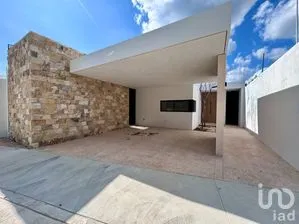 NEX-280325 - Casa en Venta, con 3 recamaras, con 4 baños, con 340 m2 de construcción.