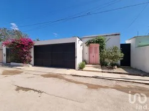 NEX-292414 - Casa en Venta, con 3 recamaras, con 4 baños, con 266 m2 de construcción.