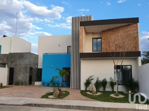 NEX-92638 - Casa en Venta, con 3 recamaras, con 4 baños, con 243 m2 de construcción en Conkal, CP 97345, Yucatán.