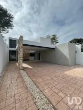 NEX-95874 - Casa en Venta, con 3 recamaras, con 4 baños, con 320 m2 de construcción en Temozon Norte, CP 97302, Yucatán.
