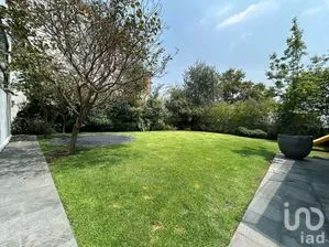 NEX-276945 - Casa en Venta, con 4 recamaras, con 3 baños, con 1545 m2 de construcción en Bosques de las Lomas, CP 05120, Ciudad de México.