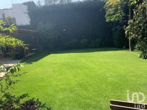 NEX-97459 - Casa en Venta, con 3 recamaras, con 3 baños, con 470 m2 de construcción.