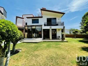 NEX-229963 - Casa en Venta, con 3 recamaras, con 4 baños, con 380 m2 de construcción en Lomas de Valle Escondido, CP 52930, Estado De México.
