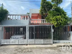 NEX-112262 - Casa en Venta, con 4 recamaras, con 2 baños en Mérida Centro, CP 97000, Yucatán.