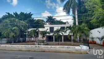 NEX-225119 - Casa en Renta, con 5 recamaras, con 6 baños, con 755 m2 de construcción.