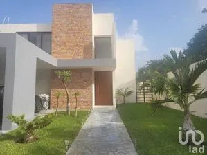 NEX-227214 - Casa en Venta, con 5 recamaras, con 5 baños, con 440 m2 de construcción en La Rejoyada, CP 97307, Yucatán.
