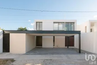 NEX-273821 - Casa en Venta, con 3 recamaras, con 4 baños, con 310 m2 de construcción.