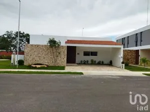 NEX-273841 - Casa en Venta, con 2 recamaras, con 3 baños, con 240 m2 de construcción.
