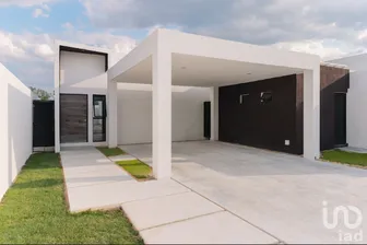 NEX-273852 - Casa en Venta, con 3 recamaras, con 4 baños, con 233.97 m2 de construcción.