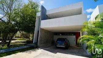 NEX-273869 - Casa en Venta, con 3 recamaras, con 5 baños, con 307.75 m2 de construcción.