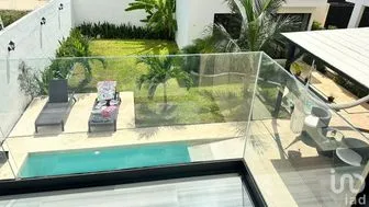 NEX-273913 - Casa en Venta, con 4 recamaras, con 5 baños, con 390 m2 de construcción.