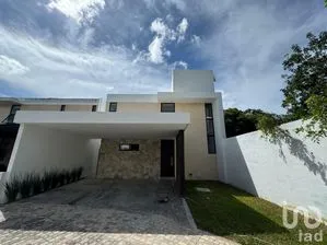 NEX-273955 - Casa en Venta, con 3 recamaras, con 3 baños, con 228 m2 de construcción.