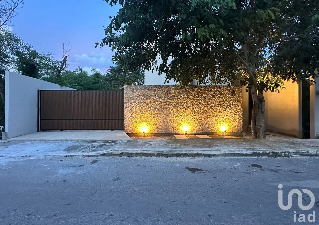 Casa en Venta en Villas de Tixcacal, Mérida, Yucatán | NEX-273961 | iad México | Foto 1 de 21