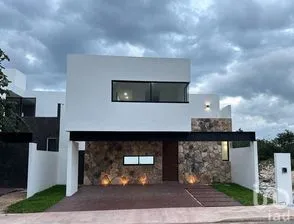 NEX-273983 - Casa en Venta, con 3 recamaras, con 2 baños, con 180 m2 de construcción.