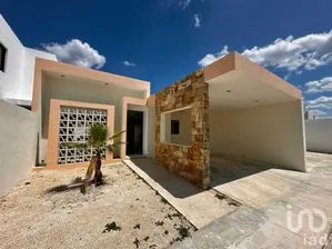 NEX-274045 - Casa en Venta, con 3 recamaras, con 3 baños, con 207 m2 de construcción.