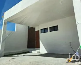 NEX-274052 - Casa en Venta, con 4 recamaras, con 4 baños, con 290 m2 de construcción.