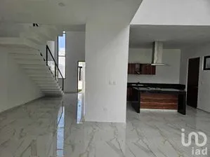 NEX-274054 - Casa en Venta, con 3 recamaras, con 4 baños, con 253 m2 de construcción.