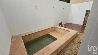 NEX-274061 - Casa en Venta, con 4 recamaras, con 2 baños, con 179.96 m2 de construcción en Las Américas, CP 97302, Yucatán.