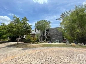NEX-274075 - Casa en Venta, con 4 recamaras, con 4 baños, con 302 m2 de construcción en Yucatán Country Club, CP 97308, Yucatán.
