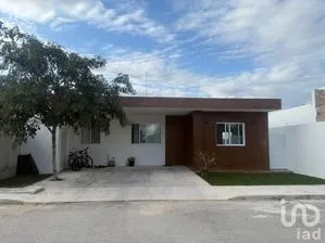 NEX-274107 - Casa en Venta, con 3 recamaras, con 3 baños.