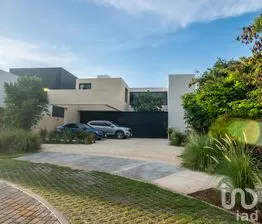 NEX-274129 - Casa en Venta, con 4 recamaras, con 6 baños, con 406 m2 de construcción en Santa María Yaxché, CP 97308, Yucatán.