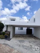 NEX-274518 - Casa en Venta, con 3 recamaras, con 3 baños, con 211 m2 de construcción.