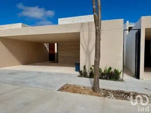 NEX-284247 - Casa en Venta, con 3 recamaras, con 3 baños, con 328 m2 de construcción en Xcanatún, CP 97302, Yucatán.