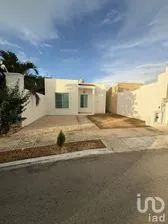 NEX-284422 - Casa en Venta, con 2 recamaras, con 1 baño, con 85 m2 de construcción en Caucel, CP 97314, Yucatán.