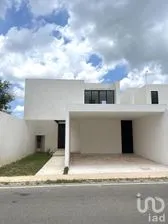 NEX-288172 - Casa en Venta, con 3 recamaras, con 4 baños, con 250 m2 de construcción.