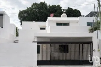NEX-292355 - Casa en Renta, con 3 recamaras, con 3 baños, con 200 m2 de construcción.