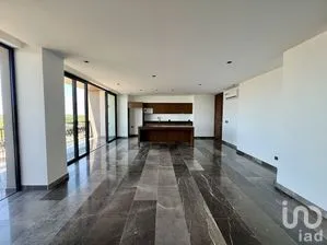 NEX-294017 - Departamento en Renta, con 3 recamaras, con 3 baños, con 174.57 m2 de construcción en Altabrisa, CP 97130, Yucatán.