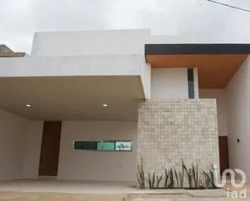 NEX-301170 - Casa en Venta, con 3 recamaras, con 3 baños, con 307 m2 de construcción.