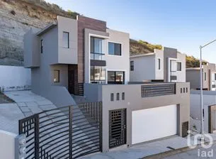 NEX-280073 - Casa en Venta, con 3 recamaras, con 2 baños, con 210.57 m2 de construcción en Colinas del Sauzal, CP 22760, Baja California.