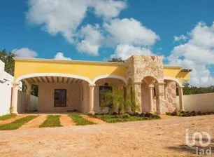 NEX-270449 - Casa en Venta, con 3 recamaras, con 2 baños, con 235.93 m2 de construcción en Valladolid Centro, CP 97780, Yucatán.