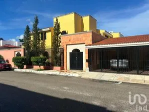 NEX-270460 - Casa en Renta, con 4 recamaras, con 3 baños, con 323.92 m2 de construcción.