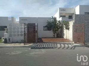 NEX-280096 - Casa en Renta, con 2 recamaras, con 1 baño, con 110 m2 de construcción en Las Américas, CP 97302, Yucatán.