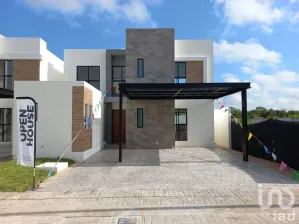 NEX-93887 - Casa en Venta, con 3 recamaras, con 3 baños, con 205 m2 de construcción en Temozon Norte, CP 97302, Yucatán.